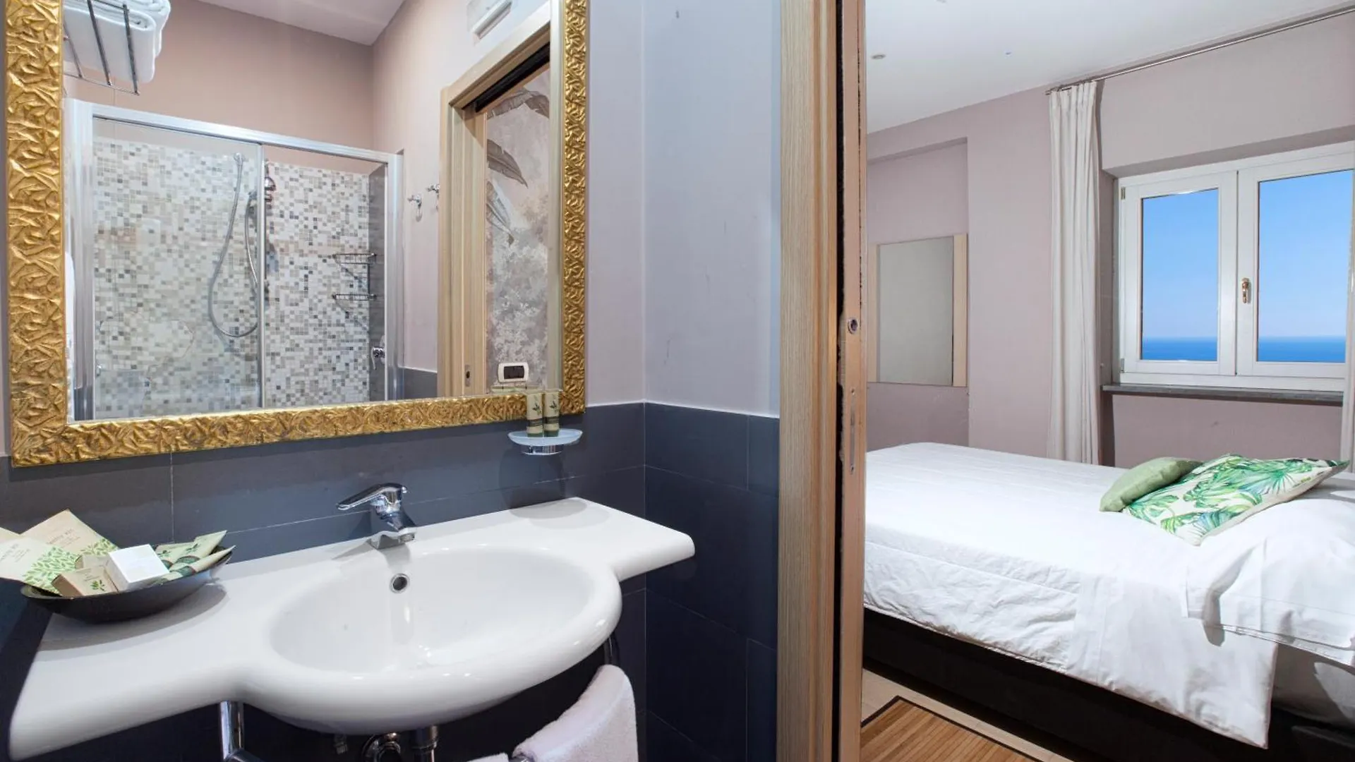 Villa Santa Maria - Luxury Sea View Rooms Amalfi 2*,  Italia
